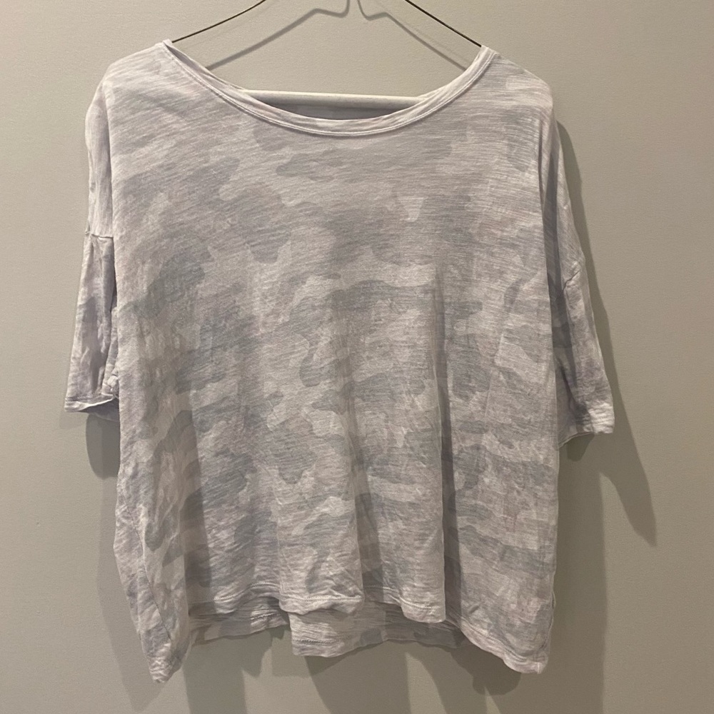 Old Navy camo short sleeve crop tee